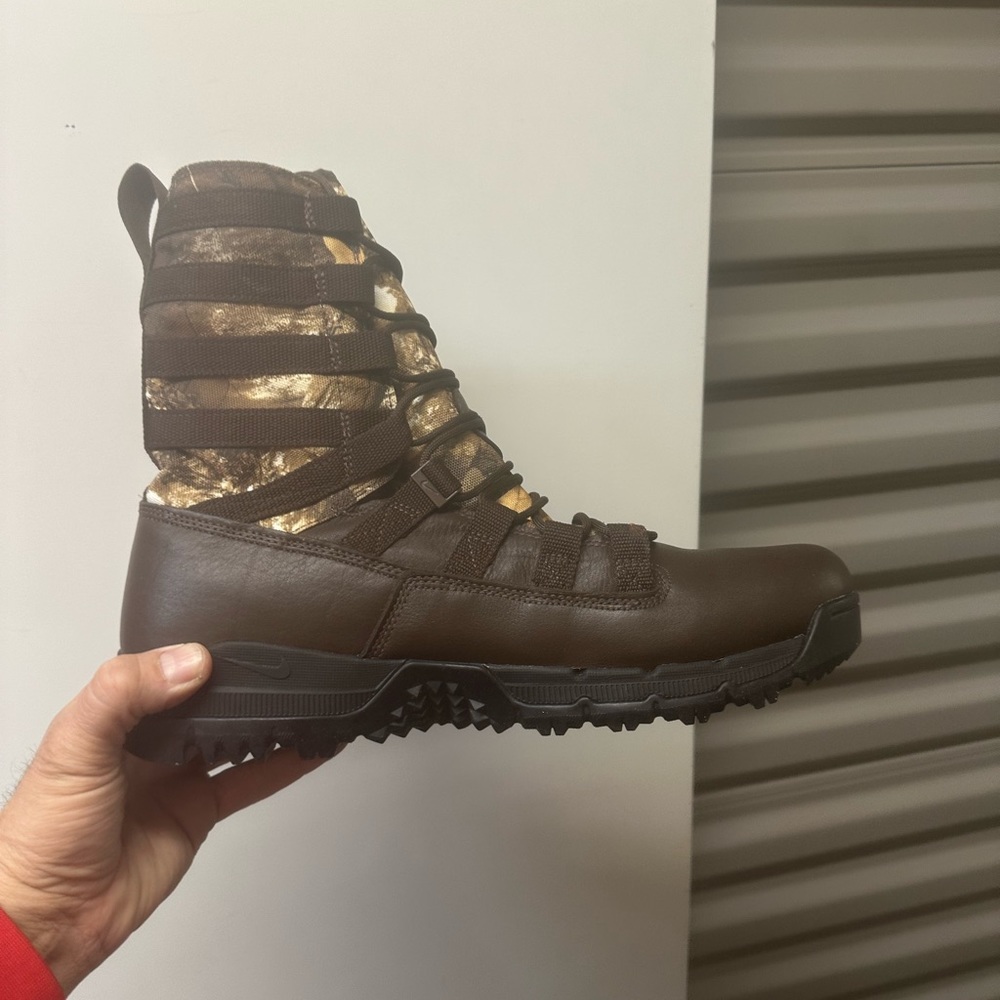 - Nike boots size 12 for men color brown - Picture 7 of 11